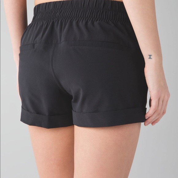 Lululemon Spring Break Away Shorts 25 